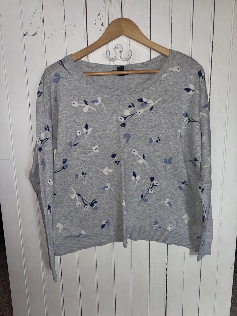 GAP Crewneck Sweater Light Grey Floral Size L